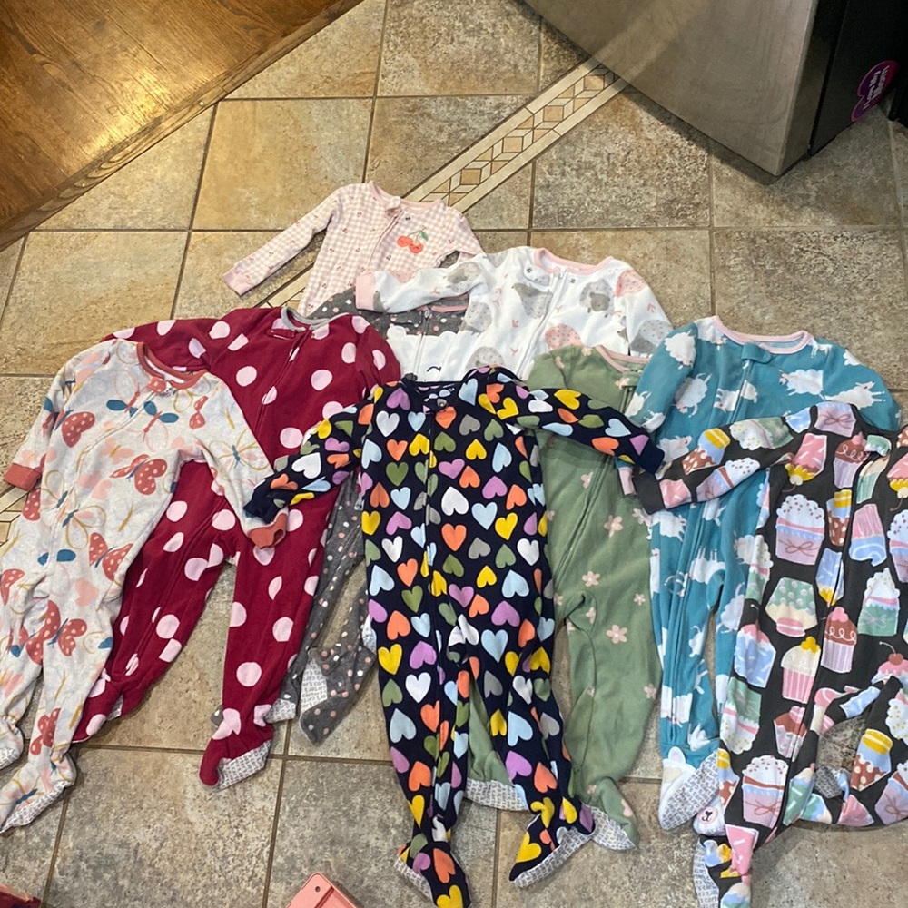 Carters 2T Footed Pajamas